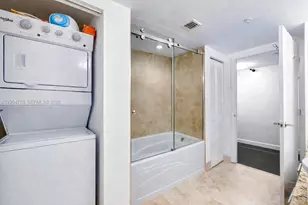 41 SE 5th St, Miami, FL 33131 - Photo 15