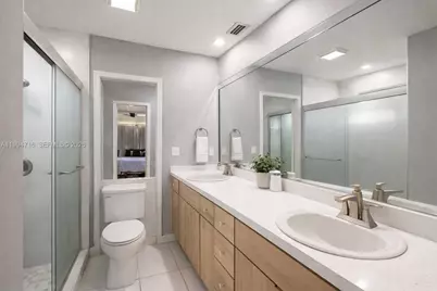 780 NE 155th St, Miami, FL 33162 - Photo 17