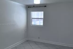 109 SW 1st Ave, Hallandale Beach, FL 33009 - Photo 15
