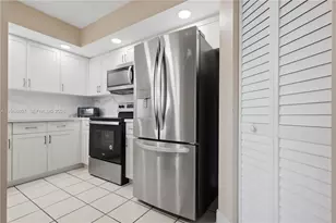 13705 SW 12th St, Pembroke Pines, FL 33027 - Photo 5