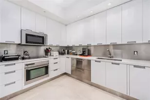 100 S Pointe Dr, Miami Beach, FL 33139 - Photo 17