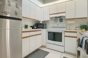 12500 SW 5th Ct, Pembroke Pines, FL 33027 - Photo 5