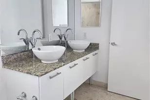 41 SE 5th St, Miami, FL 33131 - Photo 31
