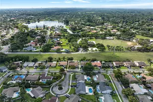1110 Cedar Creek Way, Davie, FL 33325 - Photo 7