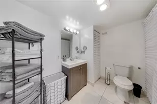 111 Golden Isles Dr, Hallandale Beach, FL 33009 - Photo 21