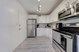 111 Golden Isles Dr, Hallandale Beach, FL 33009 - Photo 11