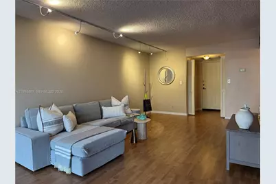 600 Parkview Dr #222, Hallandale Beach, FL 33009 - Photo 9