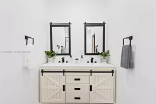 16828 NW 83rd Pl, Miami Lakes, FL 33016 - Photo 23