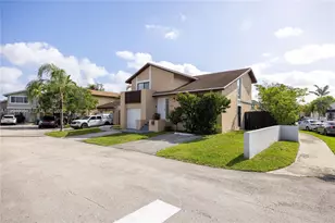 914 NW 106th Ave Cir, Miami, FL 33172 - Photo 3