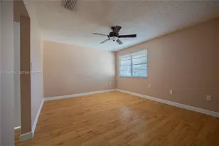 914 NW 106th Ave Cir, Miami, FL 33172 - Photo 9