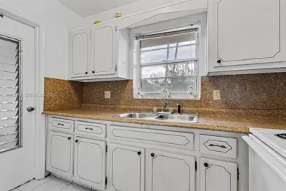 1300 N 12th Ct #6A, Hollywood, FL 33019 - Photo 9