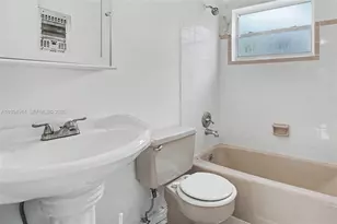 1300 N 12th Ct, Hollywood, FL 33019 - Photo 9