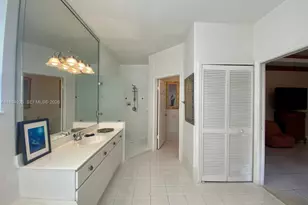 656 NW 129th Pl, Miami, FL 33182 - Photo 13