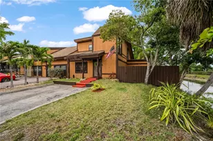 10101 Woodbury Ct, Pembroke Pines, FL 33026 - Photo 3