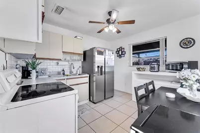 8820 SW 27th St, Miami, FL 33165 - Photo 23