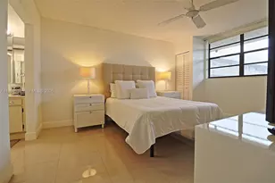 1100 Colony Point Cir, Pembroke Pines, FL 33026 - Photo 3