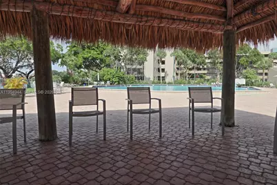 1100 Colony Point Cir #419, Pembroke Pines, FL 33026 - Photo 17