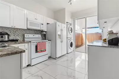 64 SW 15th Ter, Homestead, FL 33030 - Photo 9