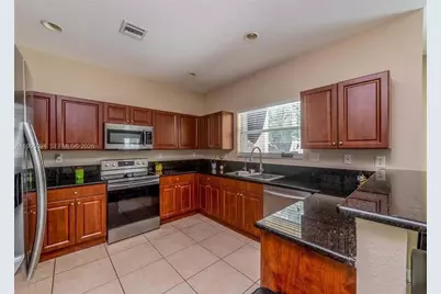 385 NE 36th Ave Rd, Homestead, FL 33033 - Photo 5