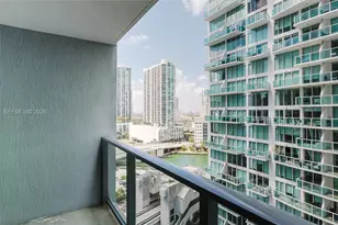 31 SE 6th St, Miami, FL 33131 - Photo 13