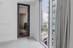 31 SE 6th St, Miami, FL 33131 - Photo 11