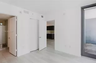 31 SE 6th St, Miami, FL 33131 - Photo 13