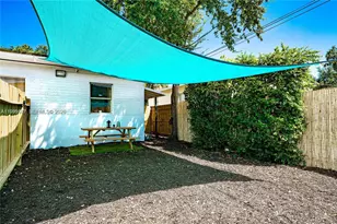 7031 NW 6th Ct, Miami, FL 33150 - Photo 11