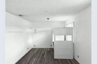 2330 W 6th Ct, Hialeah, FL 33010 - Photo 29