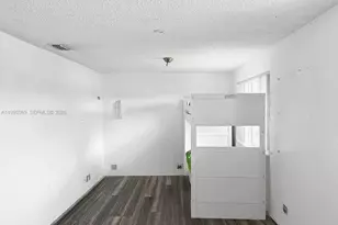 2330 W 6th Ct, Hialeah, FL 33010 - Photo 29