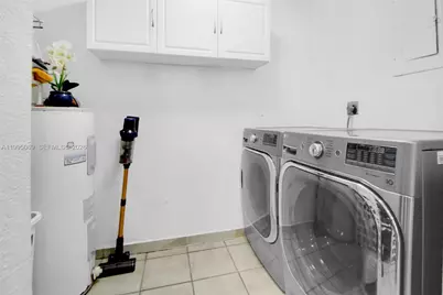 2330 W 6th Ct, Hialeah, FL 33010 - Photo 11