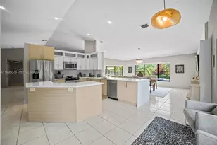 11021 NW 7th St, Plantation, FL 33324 - Photo 15