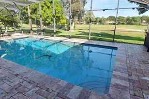 18921 W Oakmont Dr, Hialeah, FL 33015 - Photo 23