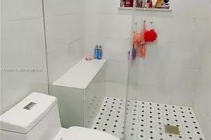 18921 W Oakmont Dr, Hialeah, FL 33015 - Photo 15