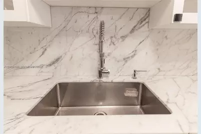 6061 Collins Ave #7D, Miami Beach, FL 33140 - Photo 9