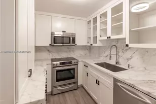 6061 Collins Ave, Miami Beach, FL 33140 - Photo 7