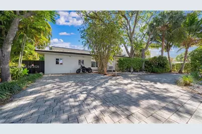 1895 NE 118th Rd, North Miami, FL 33181 - Photo 27