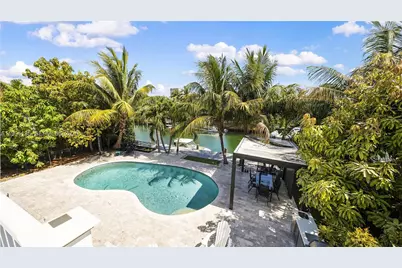 1895 NE 118th Rd, North Miami, FL 33181 - Photo 15