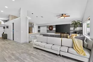 284 SW 180th Ave, Pembroke Pines, FL 33029 - Photo 17