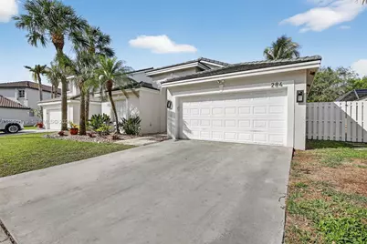 284 SW 180th Ave, Pembroke Pines, FL 33029 - Photo 3