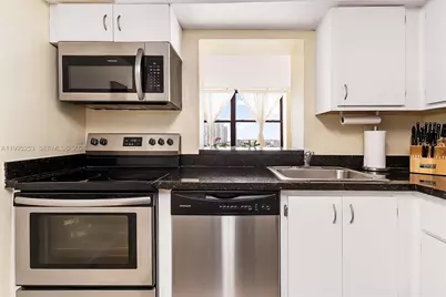 800 Parkview Dr #901, Hallandale Beach, FL 33009 - Photo 19