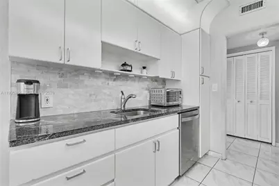 4200 Hillcrest Dr #700, Hollywood, FL 33021 - Photo 13