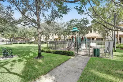 4749 N Grand Cypress Cir N, Coconut Creek, FL 33073 - Photo 13