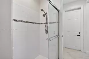 1396 Victoria Isle Dr, Weston, FL 33327 - Photo 57