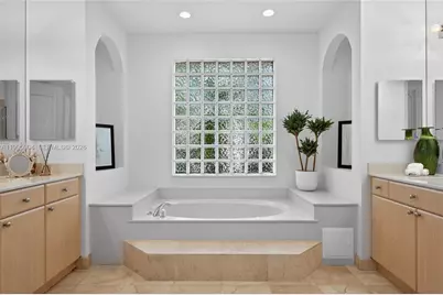 1396 Victoria Isle Dr, Weston, FL 33327 - Photo 47