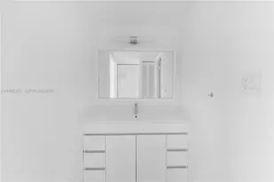 1450 Brickell Bay Dr, Miami, FL 33131 - Photo 11