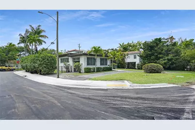 1630 S Bayshore Dr, Miami, FL 33133 - Photo 3