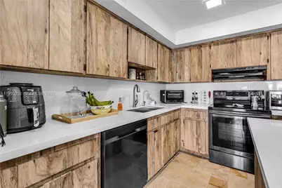 1424 NW 113th Way, Pembroke Pines, FL 33026 - Photo 13