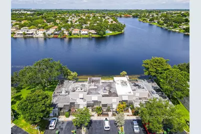 1424 NW 113th Way, Pembroke Pines, FL 33026 - Photo 39