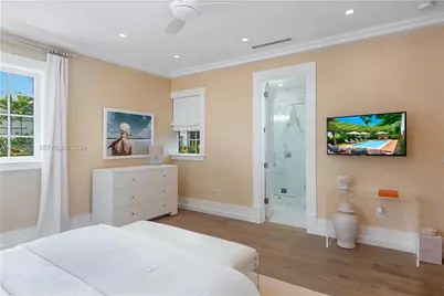 2575 Pine Tree Dr #., Miami Beach, FL 33140 - Photo 17