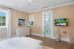 2575 Pine Tree Dr, Miami Beach, FL 33140 - Photo 17